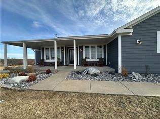 17368 254th St, Tonganoxie, KS 66086