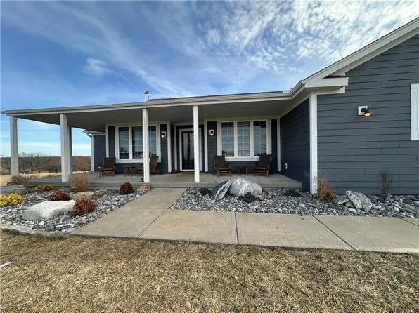 17368 254th St, Tonganoxie, KS 66086