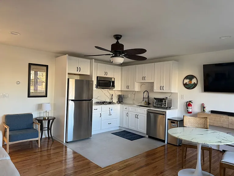 520 Washington Ave #4 — Photo 2