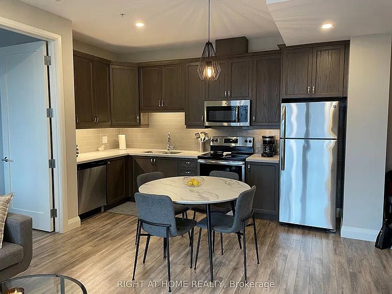 118 King St E #1015 — Photo 13