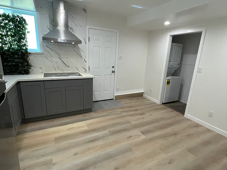 246 Morton Dr #B — Photo 3