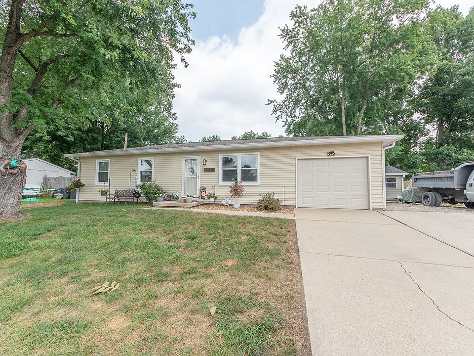 1st image of 2520 W Farmstead Dr