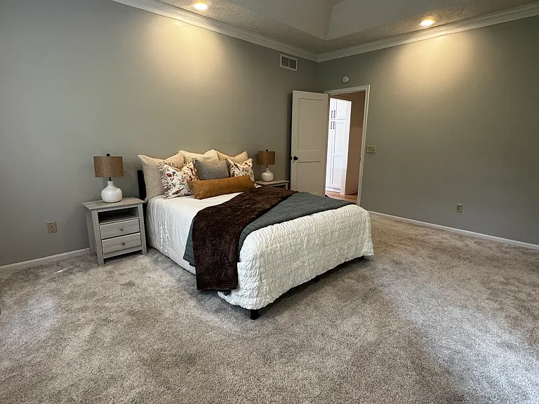 324 N Lancaster Dr — Photo 10