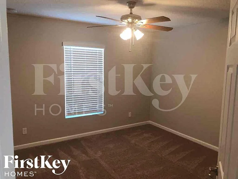 1692 SW Success St — Photo 7