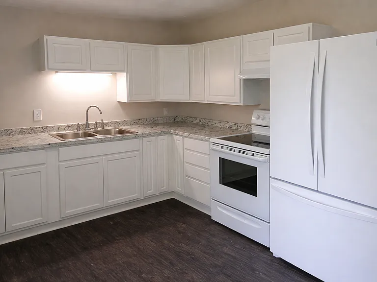 3 Court D — Photo 2