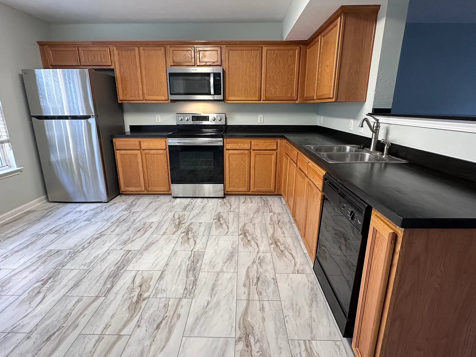 2 bed, 2.5 bath, 1280 sqft, $1,750 — Photo 3