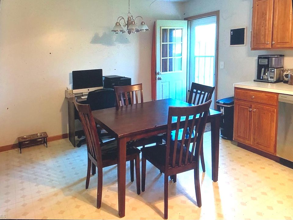 1st image of 430 Oakdale Cir