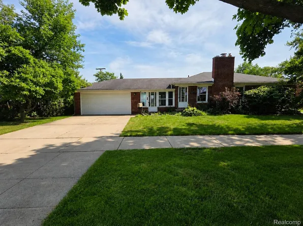 21210 E Ten Mile Rd, Saint Clair Shores, MI 48080