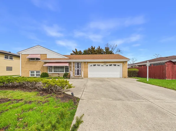 9275 Clancy Dr, Des Plaines, IL 60016