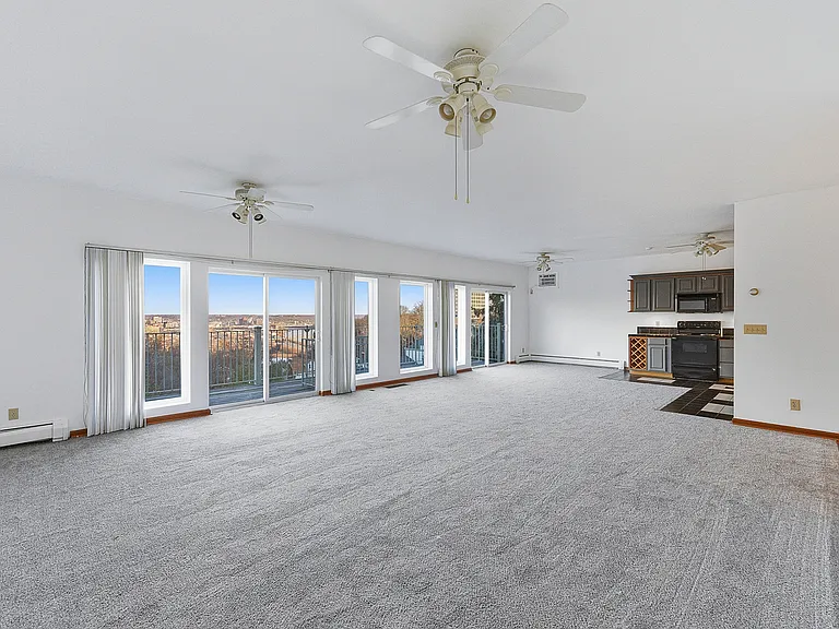 944 Summit Ave #1 — Photo 4