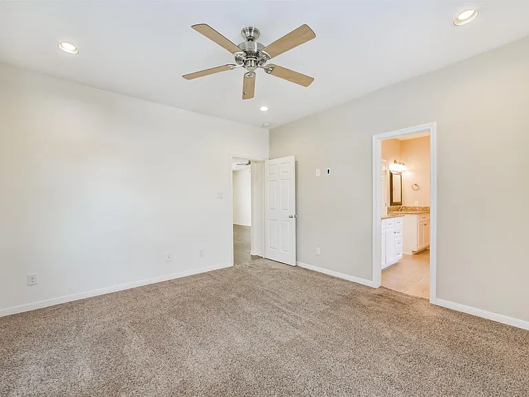 5305 Avenue J — Photo 13