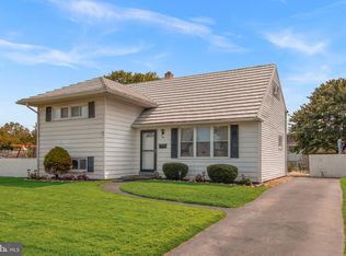 10 Merry Rd, Newark, DE 19713