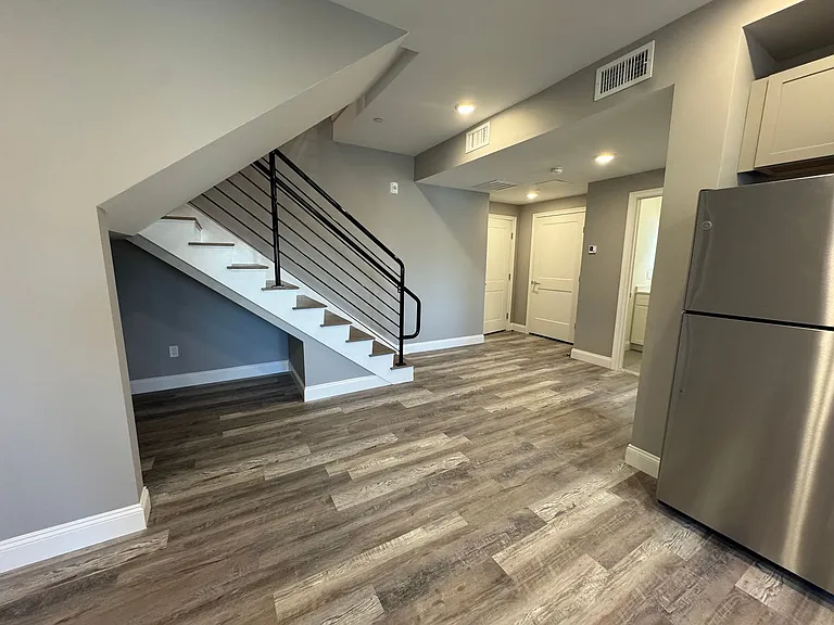 8 Avon St — Photo 35