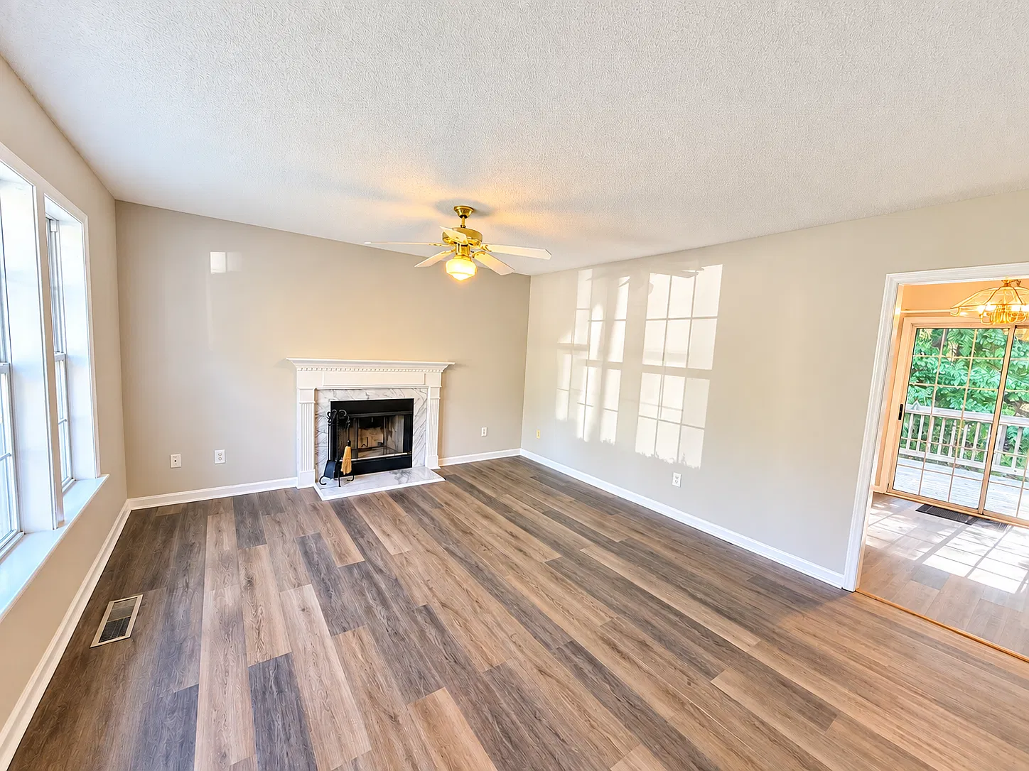 3 bed, 980 sqft, $2,494 — Photo 4
