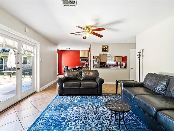 3rd image of 739 Glencove Ln