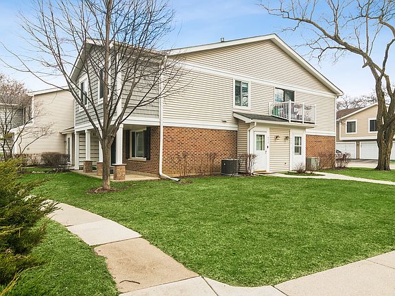 2nd image of 452 Kennedy Pl #452