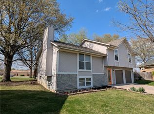 1900 SE 6th Ter, Lees Summit, MO 64063