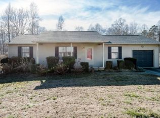 136 Rebel Rd, Harriman, TN 37748