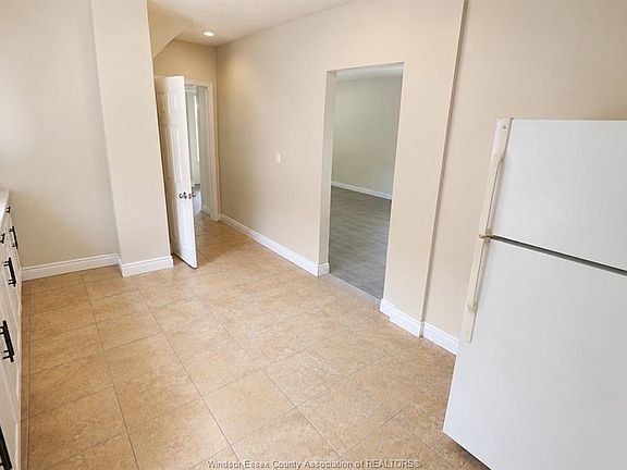 5th image of 1430 Dougall Ave