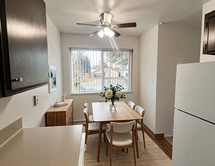 9008 NE Hassalo St — Photo 2