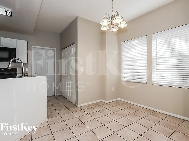 2916 N Jefferson St — Photo 5