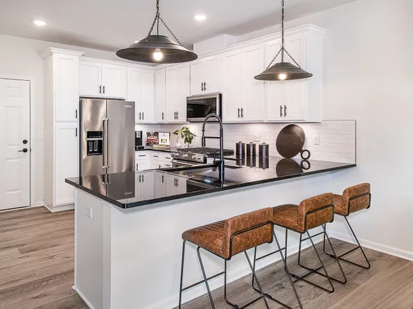 25 Tuckman Dr, Monmouth Junction, NJ 08852