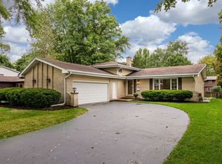 1565 Swallow St, Naperville, IL 60565