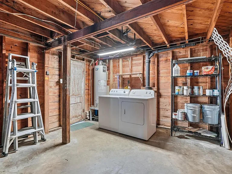 2223 Singleton St — Photo 21