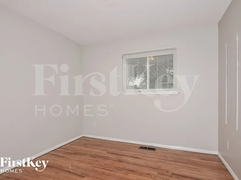 2320 Grants Pkwy — Photo 15
