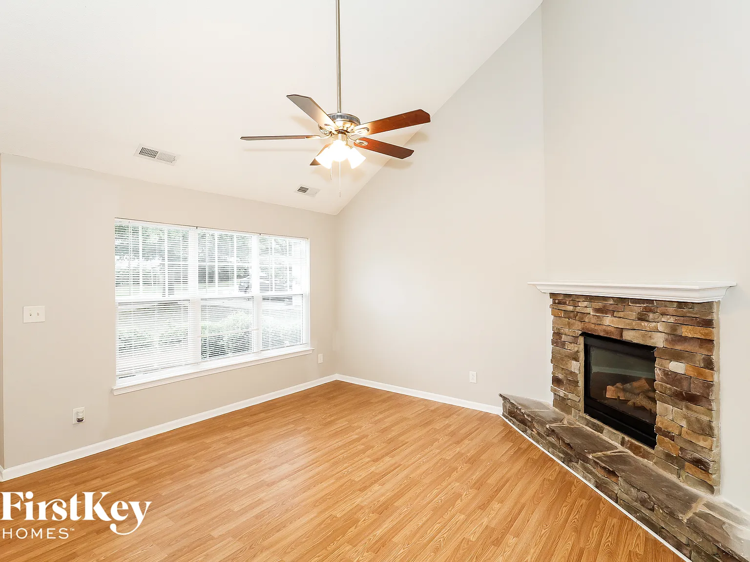 3 bed, 2.5 bath, 1840 sqft, $2,150 — Photo 4