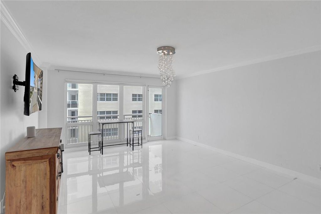 133 N POMPANO BEACH Boulevard #1103, photo 6