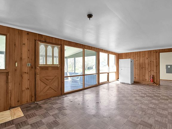 3rd image of 4372 Leisure Ln