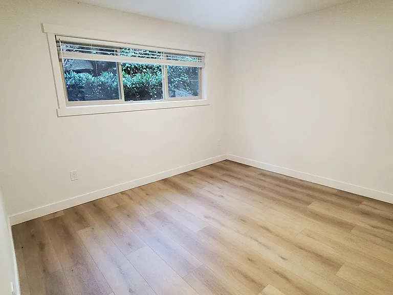 Royal Anne Apartments — Photo 40