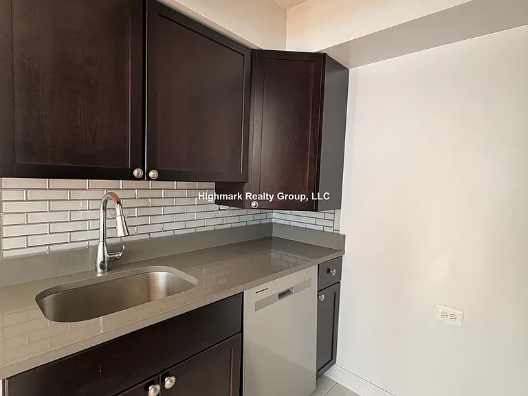 6830 N Sheridan Rd #669 — Photo 2