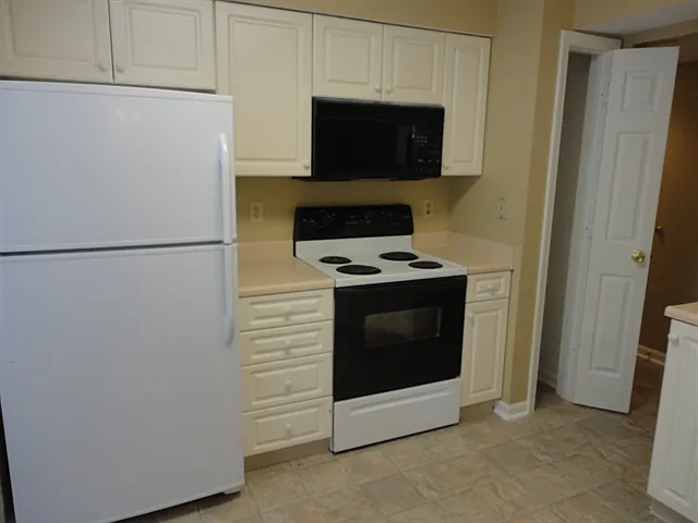 6526 Sparrowood Dr — Photo 2