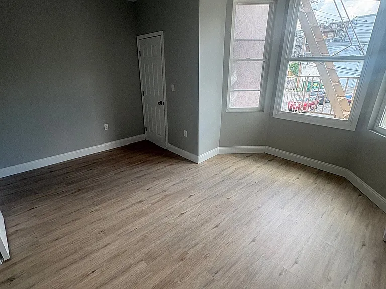 2105 Maryland Ave #3D — Photo 2