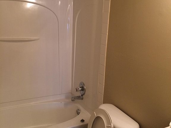 4th image of 963 Villa Dr #22