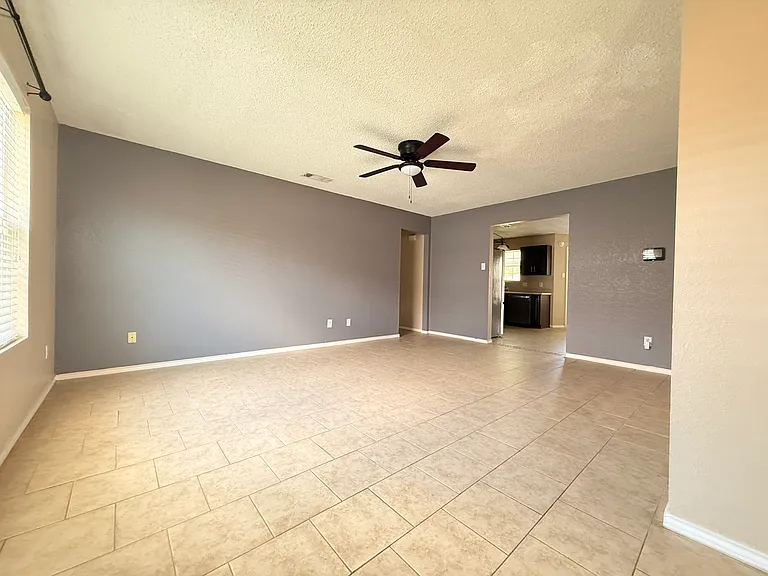 303 Carly Dr — Photo 5