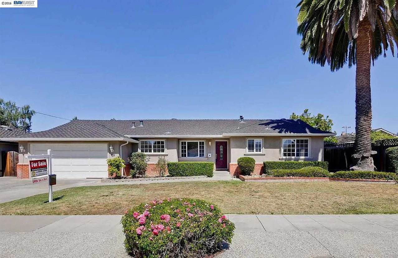 4311 Nagle Way photo 1