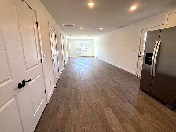 3rd image of 12 Catawba Ave