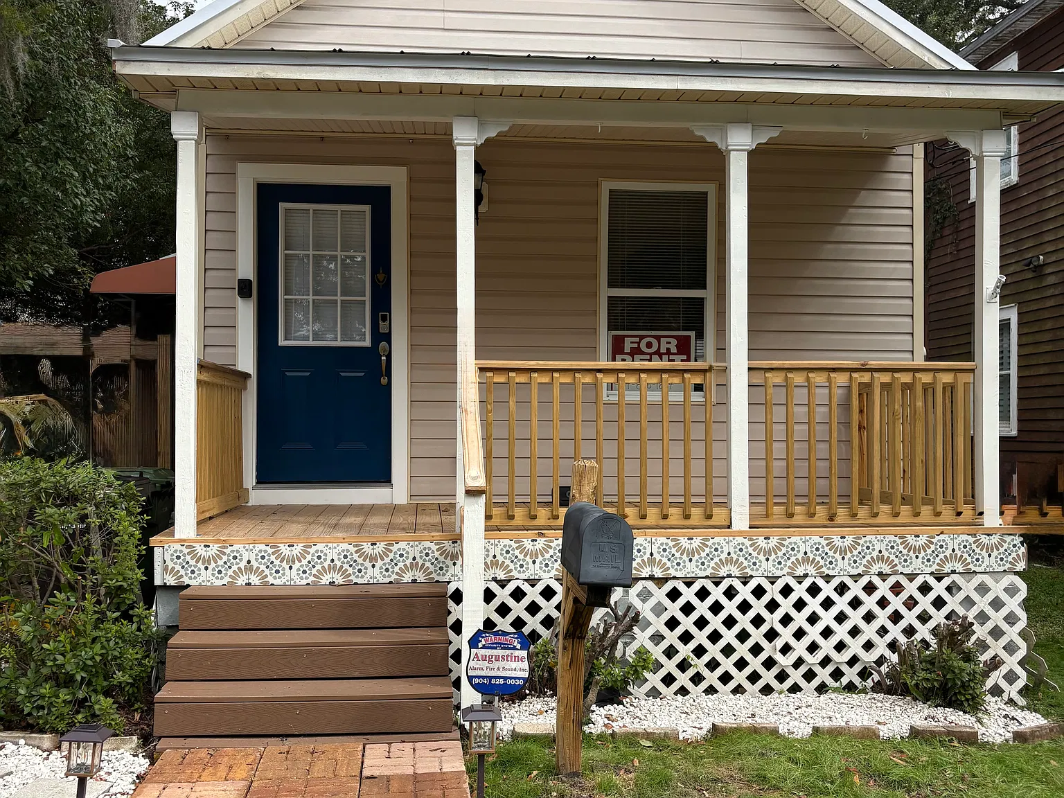 3 bed, 1200 sqft, $2,500 — Photo 2
