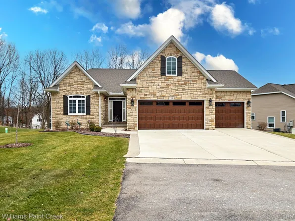 38 Fox Hollow Dr, Metamora, MI 48455