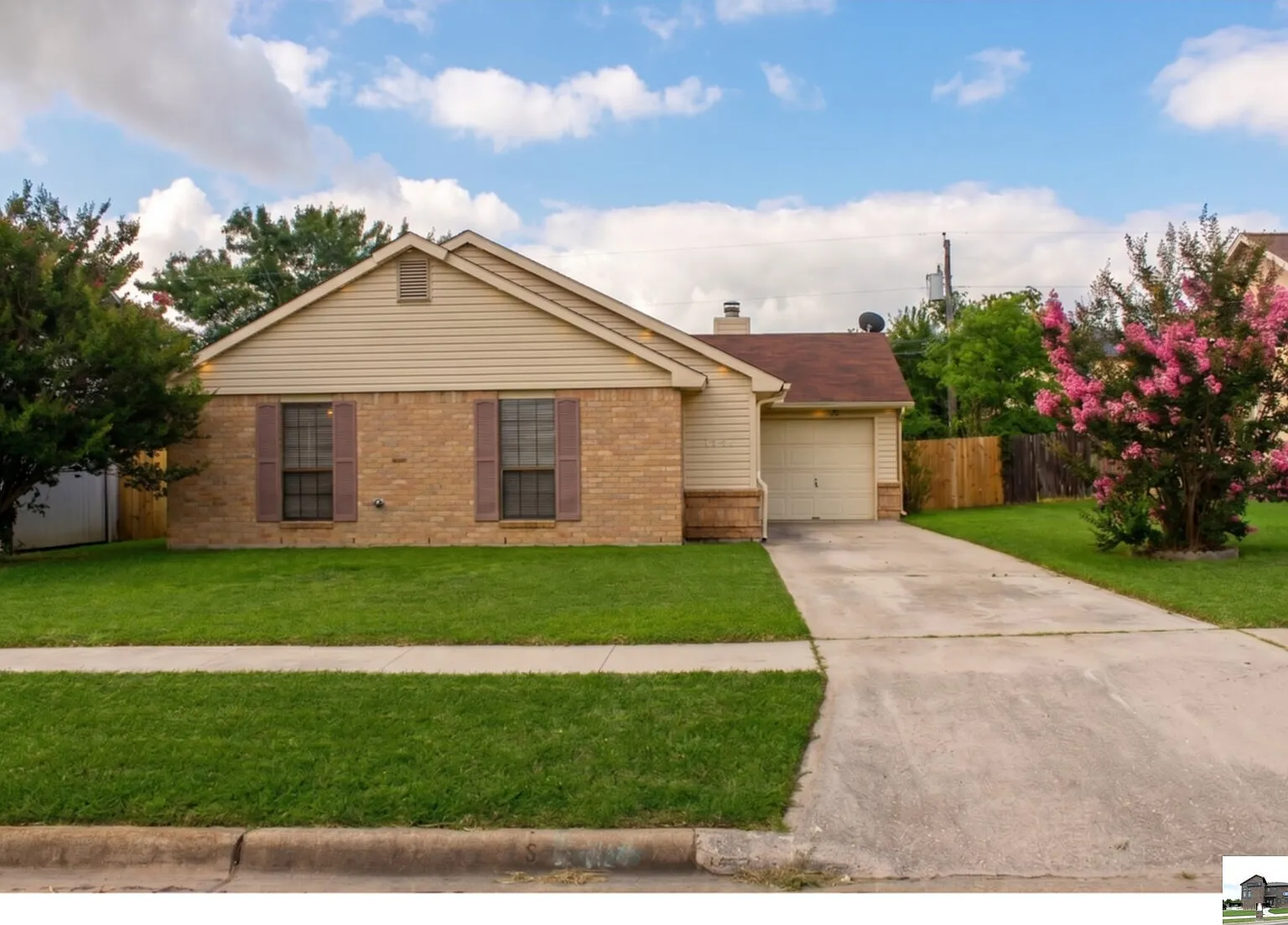 3 bed, 2.0 bath, 1200 sqft, $1,325 — Photo 1