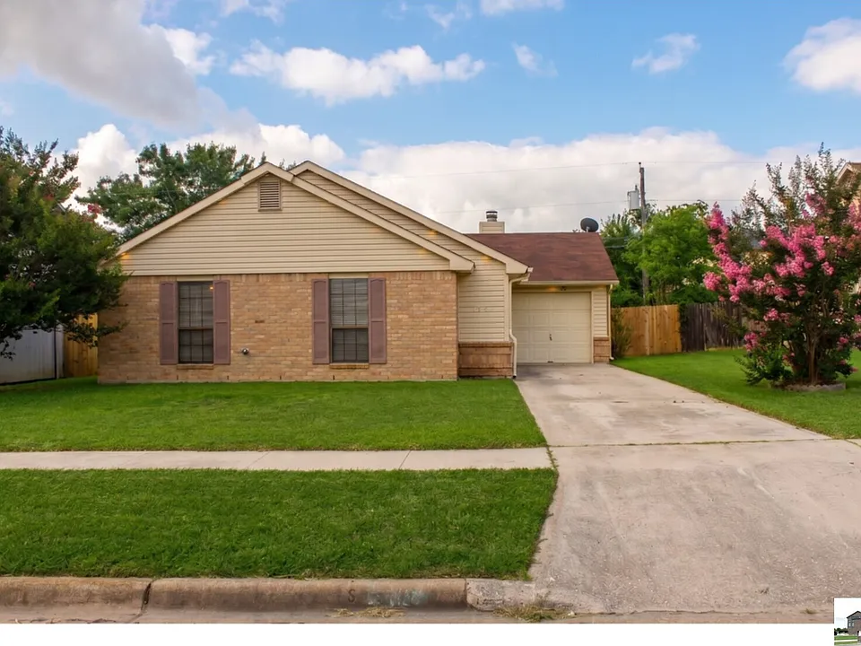 2404 Fieldstone Dr