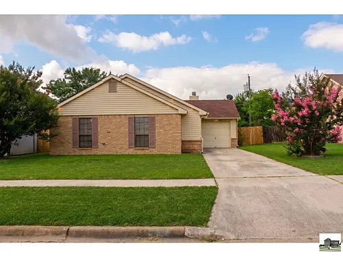 2404 Fieldstone Dr Photo 1