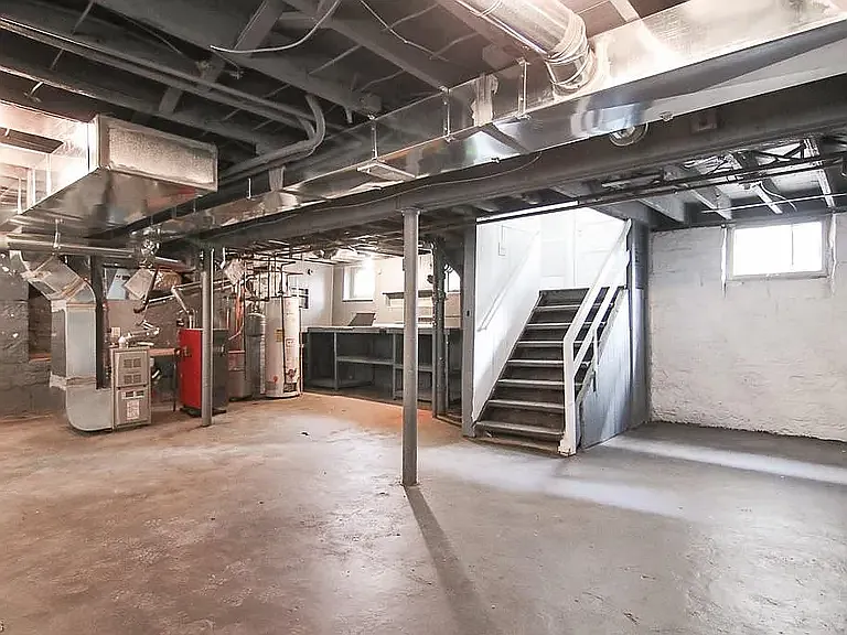 1431 Rosewood Ave — Photo 12