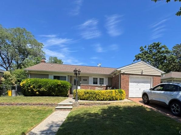 1498 Kew Ave