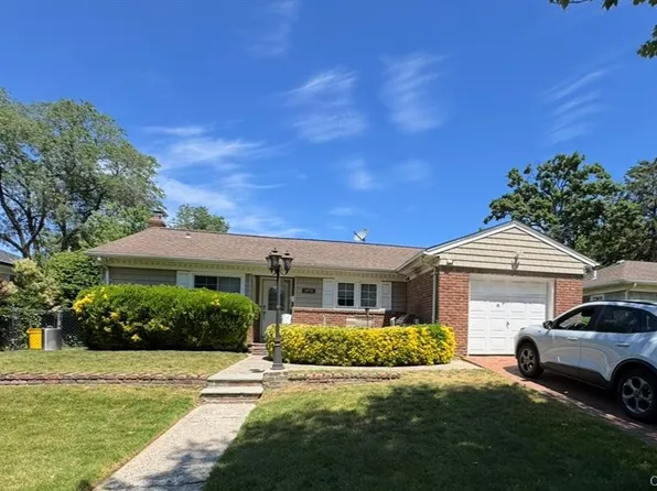 1498 Kew Ave, Hewlett, NY 11557