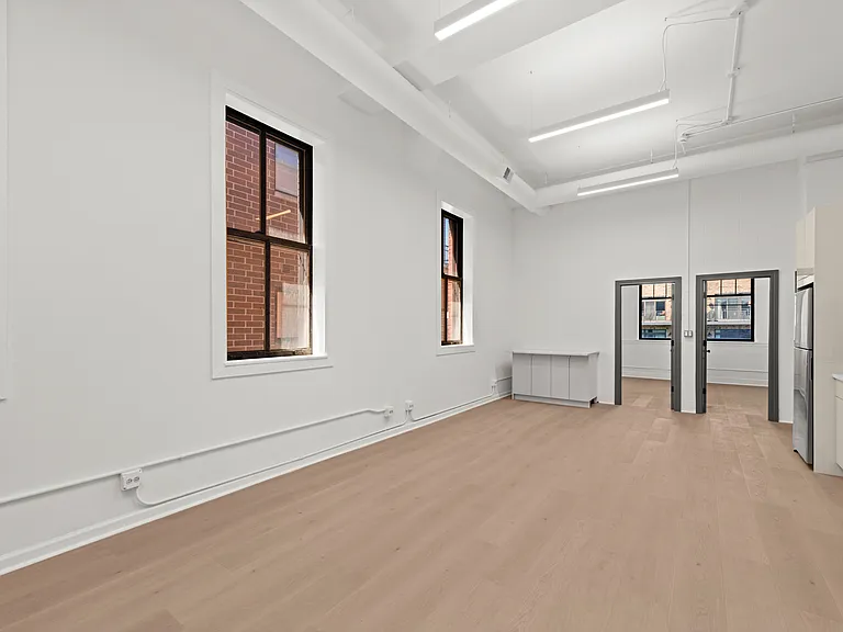 1513 N Western Ave #303 — Photo 2