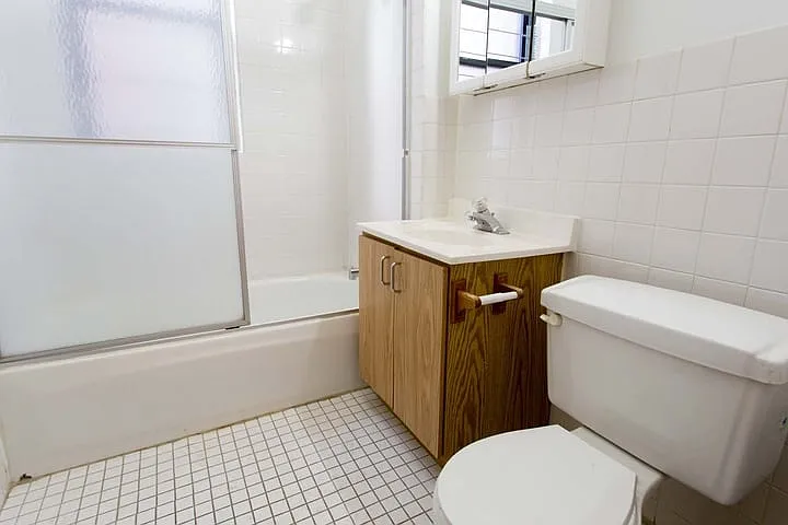1018 E. 54th Street — Photo 17